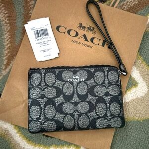 NWT COACH wrist wallet